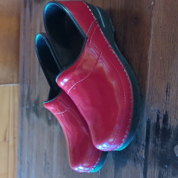 Super Red Patent Stapled Professional Clog. Sz 38. - Picture 2 of 14